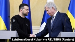 Președintele Ucrainei, Volodimir Zelenski, și omologul său finlandez, Sauli Niinisto 