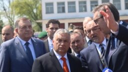 Presidenti i Republikës Sërpska, Milorad Dodik (majtas), kryeministri i Hungarisë, Viktor Orban (në mes), dhe presidenti i Serbisë, Aleksandar Vuçiq, në Beograd, prill 2023.