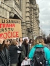 Protest &quot;Nijedna više - stop femicidu&quot;, poruka je sa protesta održanog 25. februara u Beogradu ispred zgrade Vlade Srbije.