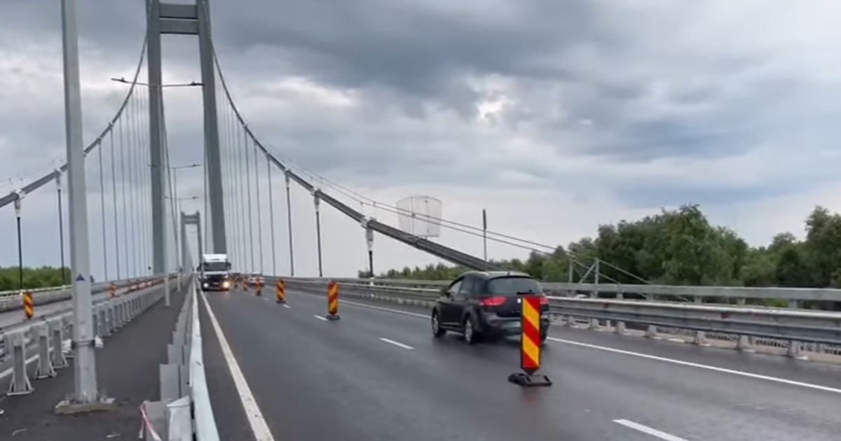 Sensul reasfaltat, după „reţetă nouă”, pe Podul Brăila, redeschis. Celălalt va fi refăcut doar după „testul iernii”
