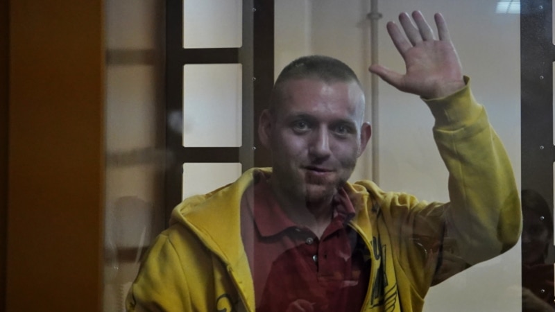 Russian Anti-War Documentary Director's Prison Term Extended