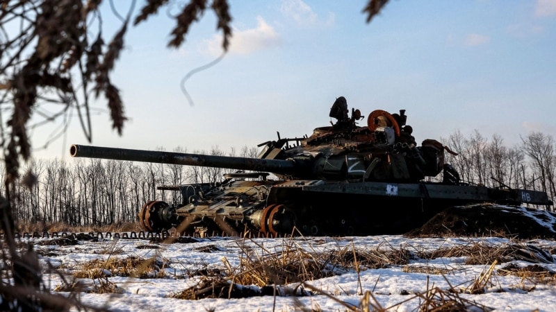 Разведка Британии: в попытке захватить Авдеевку Россия потеряла не менее 400 танков и другой техники