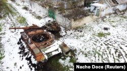 Подбитый российский танк рядом с селом Посад-Покровское, к северо-западу от Херсона. Январь 2023 года
