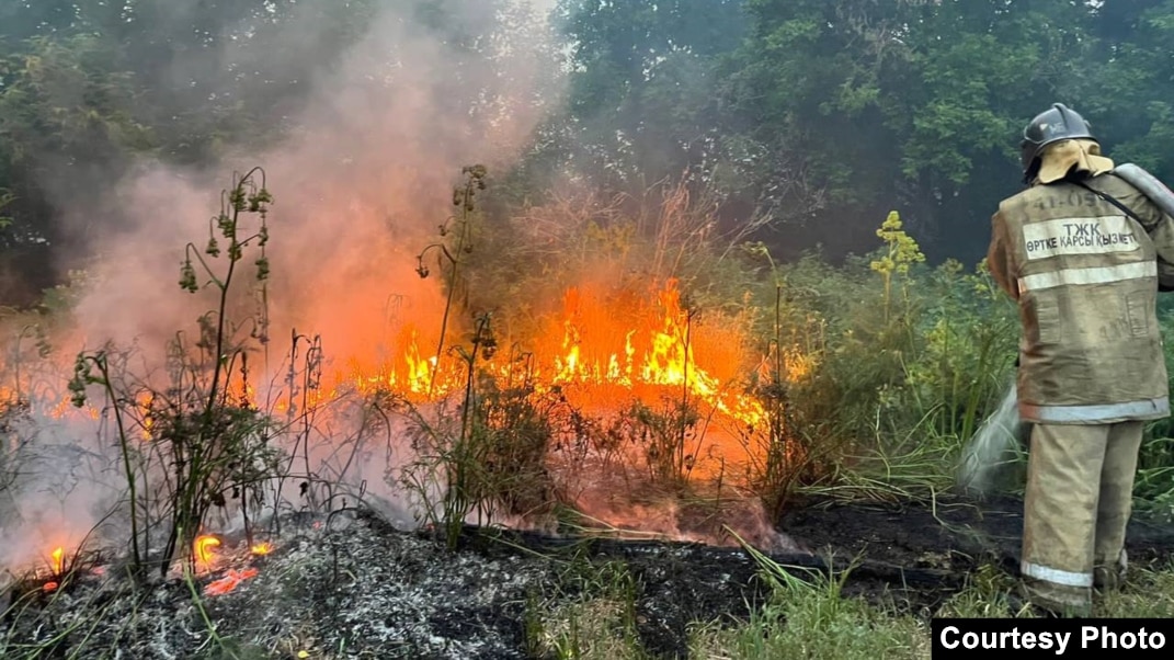 Азиялық әйел порно видео түсірді