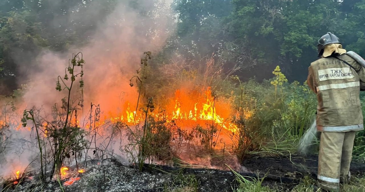 Әйелдер киінген гейлердің порносы