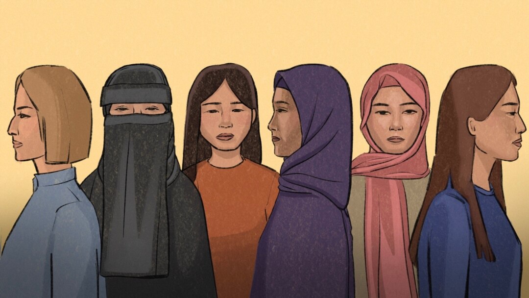 Баланы киіндіріп, секс құлына айналдырған.