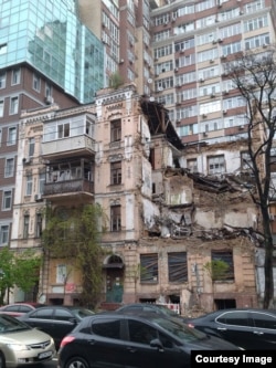 Дом на Жилянской улице в Киеве после прилета "шахеда"