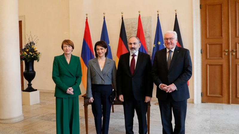 Премьер-министр Армении провел встречу с президентом Германии 
