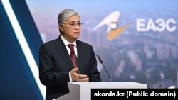 Kazakh President Qasym-Zhomart Toqaev said at an EES meeting in Moscow that integration within the EES was different from the controversial Russia-Belarus Union State.