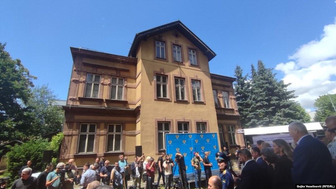 Deschiderea festivă a oficiului ambasadei ruse în capitala entității sârbe din Bosnia, Banja Luka, la 11 iunie 2024. Bănuielile privind taberele de instruire pentru Moldova se concentrează tocmai pe această regiune.