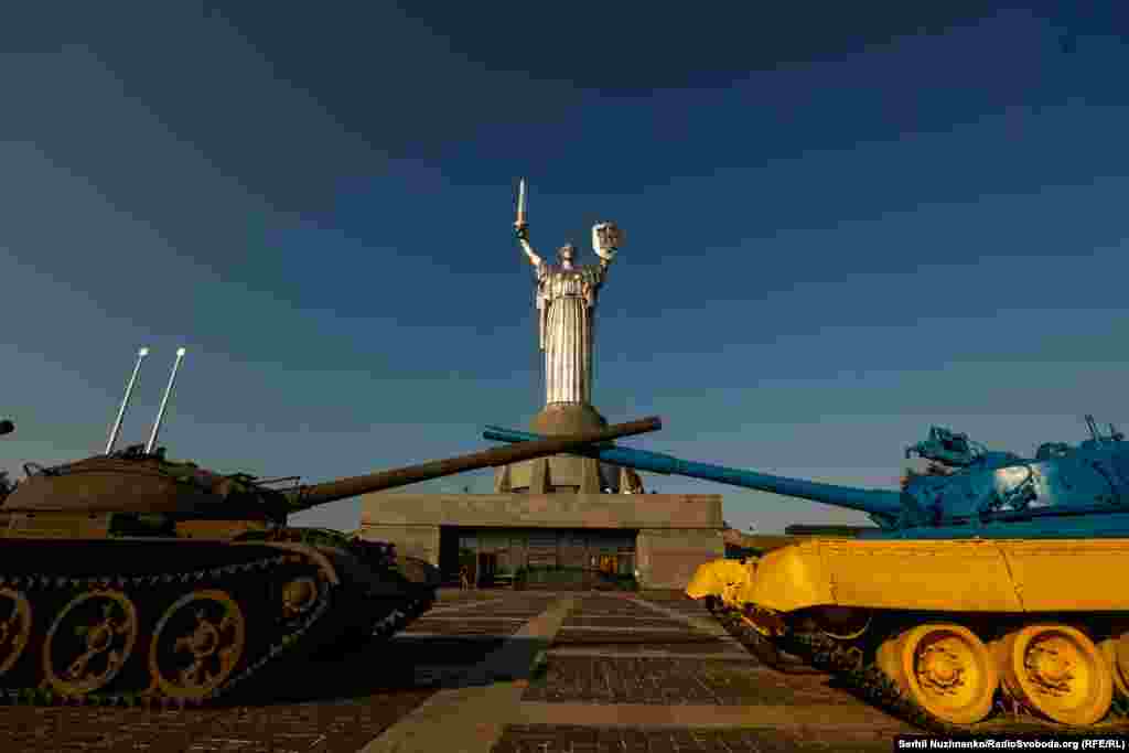 Планується, що до Дня Незалежності України всі монтажні роботи будуть завершені, а монумент буде перейменований на &laquo;Україна-мати&raquo;