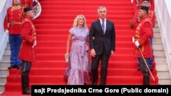 Presidenti i Malit të Zi, Millo Gjukanoviq, dhe bashkëshortja e tij, Llidija, gjatë një ngjarjeje të organizuar për Ditën Kombëtare më 12 korrik 2022.