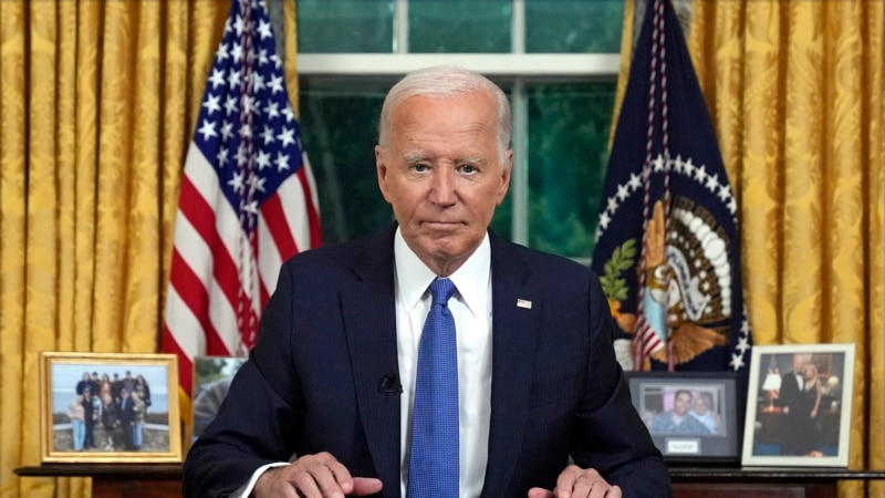 Presidenti Biden thotë se po “pason stafetën” për të bashkuar vendin
