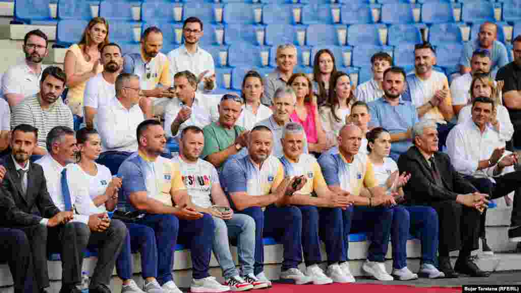 Kjo është hera e tretë që Kosova është pjesëmarrëse në Lojërat Olimpike. Në foto: trajnerë të sportistëve dhe të ftuar tjerë në organizim.