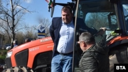 Служебният земеделски министър Явор Гечев участва в протест на зърнопроизводители във Видин по-рано през април.