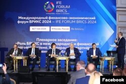 Fostul prim-ministru moldovean, Vasile Tarlev (al doilea din stânga), participă la o conferință BRICS de la Moscova din 27 mai 2024.