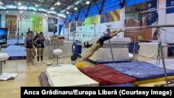 Antrenament al lotului feminin de gimnastică, Izvorani, decembrie 2023.
