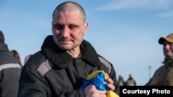 Радість і сльози обміну: фоторепортаж про звільнення 207 українських полонених 