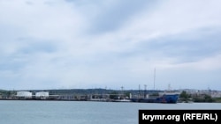 Железнодорожный паром в морском порту Керчи. 30 мая 2024 года