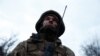 Українські військовослужбовці протиповітряної оборони керують зенітною гарматою на передовій, під час нападу Росії на Україну, поблизу міста Бахмут, Україна, 6 березня 2024 року