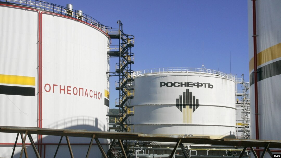 Rosneft Tuapse oil refinery in the Krasnodar region reportedly caught fire from drone debris. (file photo)
