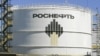 Под санкции, в частности, попала британская компания Rosneft Marine, которая входит в структуру российской «Роснефти»