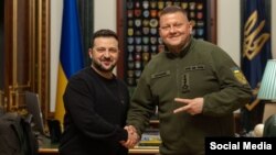 Volodimir Zelenski l-a schimbat pe șeful armatei Valeri Zalujnîi.