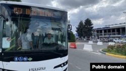 Бишкек-Манас аэропорту багытындагы №153 автобус. Иллюстрация.