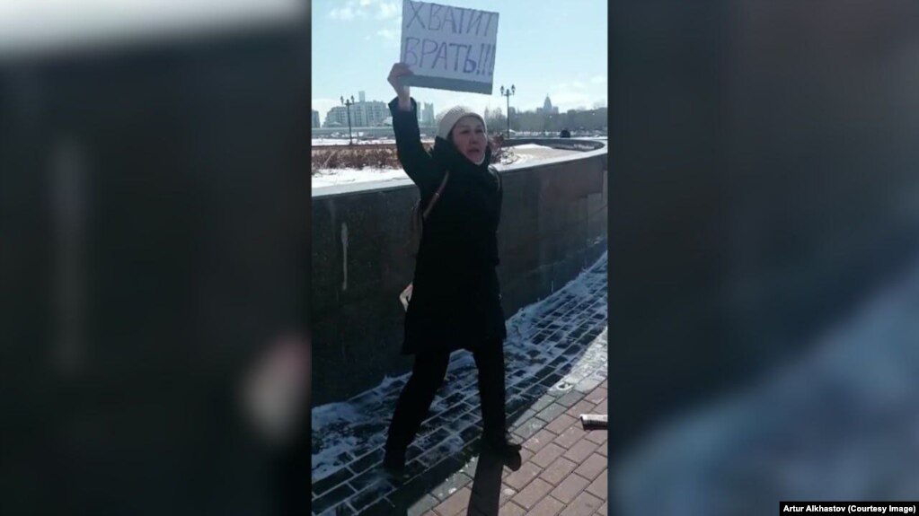 Гражданская активистка Галия Тамабаева до её задержания. Астана, 19 марта 2023 года