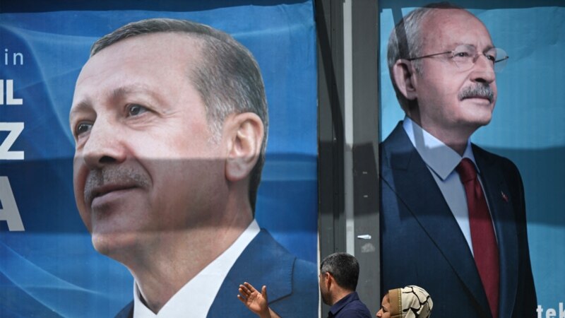 Erdogan prezident saýlawlarynda öňe saýlanýar. Sesleriň sanalmagy dowam edýär