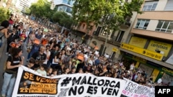 Майорка аралында жапырт туризмге каршы чыккандар. 25-май, 2024-жыл. Испания.
