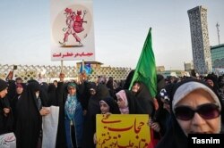تجمع هواداران حکومت در تهران برای اعمال حجاب اجباری
