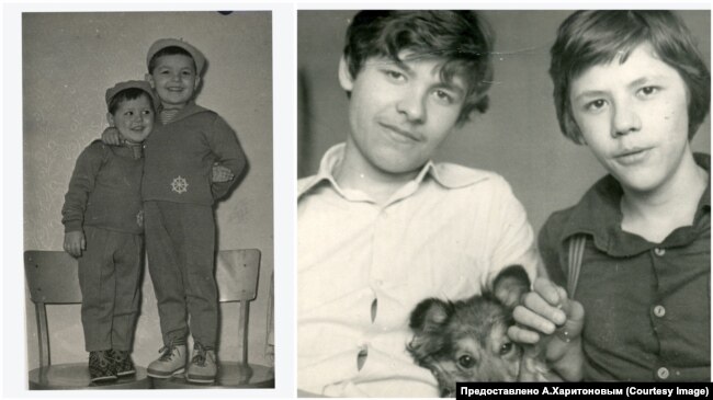 Aleksandr (a sinistra nella prima foto, a destra nella seconda) con il fratello Lyosha, che vive ancora a Norilsk.