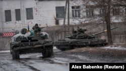 Ukrajinski tenkovi blizu Bahmuta na istoku Ukrajine, 21. februar 2023.