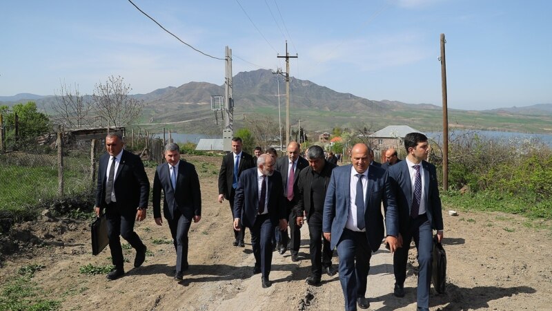 Pashinian Again Defends Border Concessions To Azerbaijan