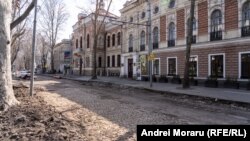 Porţiunea de caldarâm descoperită în timpul lucrărilor de reparaţie a străzii 31 august din Chișinău.