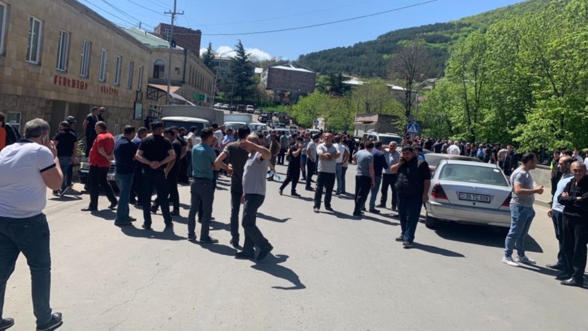 Residents blocked the central part of Noyemberyan, the road leading to Georgia