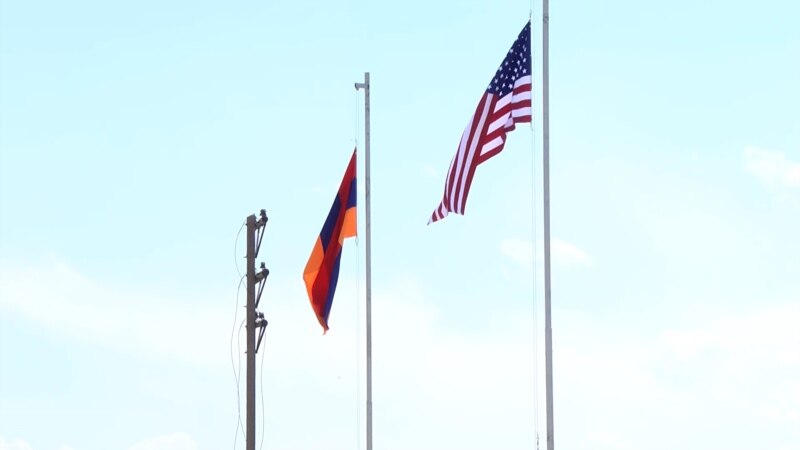 Глава общины Ерасх не сомневается, что его уволили из-за установки флагов Армении и США
