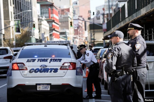 Nueva York ha aumentado el número de funcionarios de seguridad cerca del tribunal.