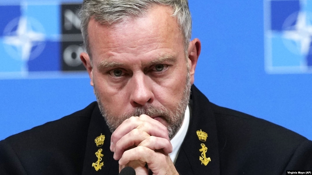 Președintele Comitetului Militar NATO, amiralul Rob Bauer, la o conferință de presă a NATO. Bruxelles, joi, 19 ianuarie 2023