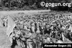 Одна из частей Народной армии Вьетнама перед отправкой на фронт для борьбы с французскими войсками. Фотохроника ТАСС, 1951 г. Архивный снимок, копия А. Гогуна
