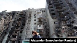 Clădire din Mariupol distrusă în atacul Rusiei din 28 martie 2022.