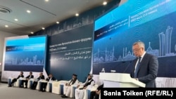 Заместитель премьер-министра Казахстана — министр торговли и интеграции Серик Жумангарин выступает перед участниками форума. Астана, 3 августа 2023 года
