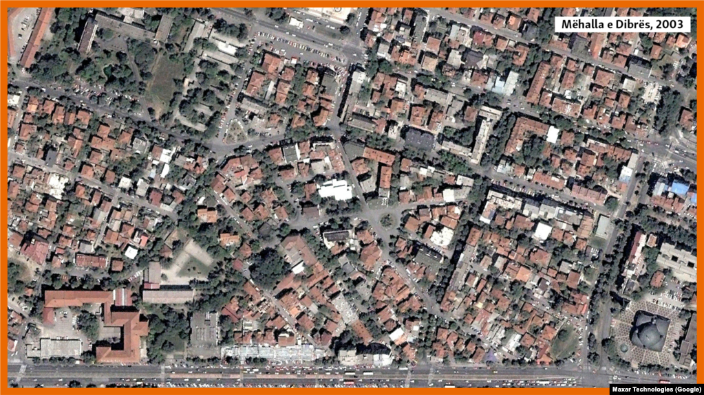 Mëhalla e Dibrës &ndash; lagja e populluar, me shtëpi, u rrit në një vendbanim edhe më të populluar, por tani me ndërtesa. Gjatë dy dekadave të fundit, qendra e metropolit është bërë edhe më atraktive për jetesë, prandaj çmimi i metrit katror ka kulmuar. Ndonëse Mëhalla e Dibrës ka qenë mbase viktima e parë e manisë së ndërtimit dhe ende po pëson ndryshime, hapësirat e gjelbra pranë ndërtesave janë ende të rëndësishme.