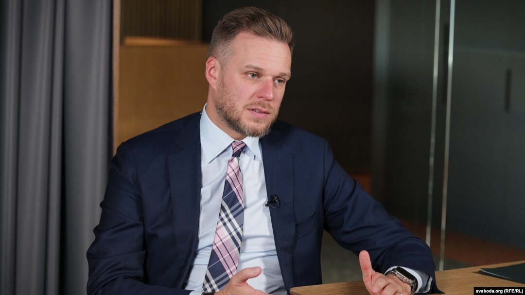 Lithuanian Foreign Minister Gabrielius Landsbergis said he hopes his visit to Georgia shows the Caucasus nation that it faces a choice between one path leading to the EU and another "closer to Russia."