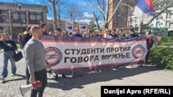 Protesters blocked the building of the Faculty of Philosophy in Novi Sad, demanding the dismissal of professor and journalist Dink Gruhonjic on March 28.