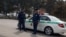 Polisiýanyň ýol gözegçiligi gullugynyň işgärleri (Arhiw suraty)