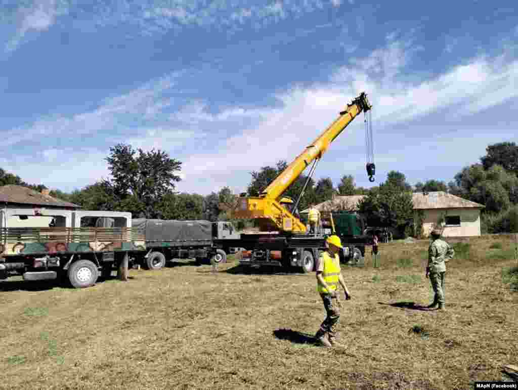 Armata a mobilizat mai mult mijloace tehnice pentru construirea adăposturilor.&nbsp;