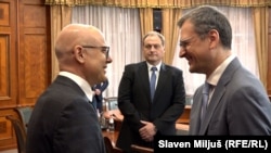 Ukrajinski ministar spoljnih poslova Dmitro Kuleba započeo je seriju susreta sa zvaničnicima Srbije sastankom sa premijerom Milošem Vučevićem