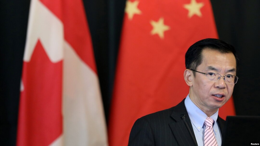 Ambasadorul chinez la Paris, Lu Shaye. Aici în decembrie 2014 pe vremea când era ambasador RPR la Ottawa, în Canada.